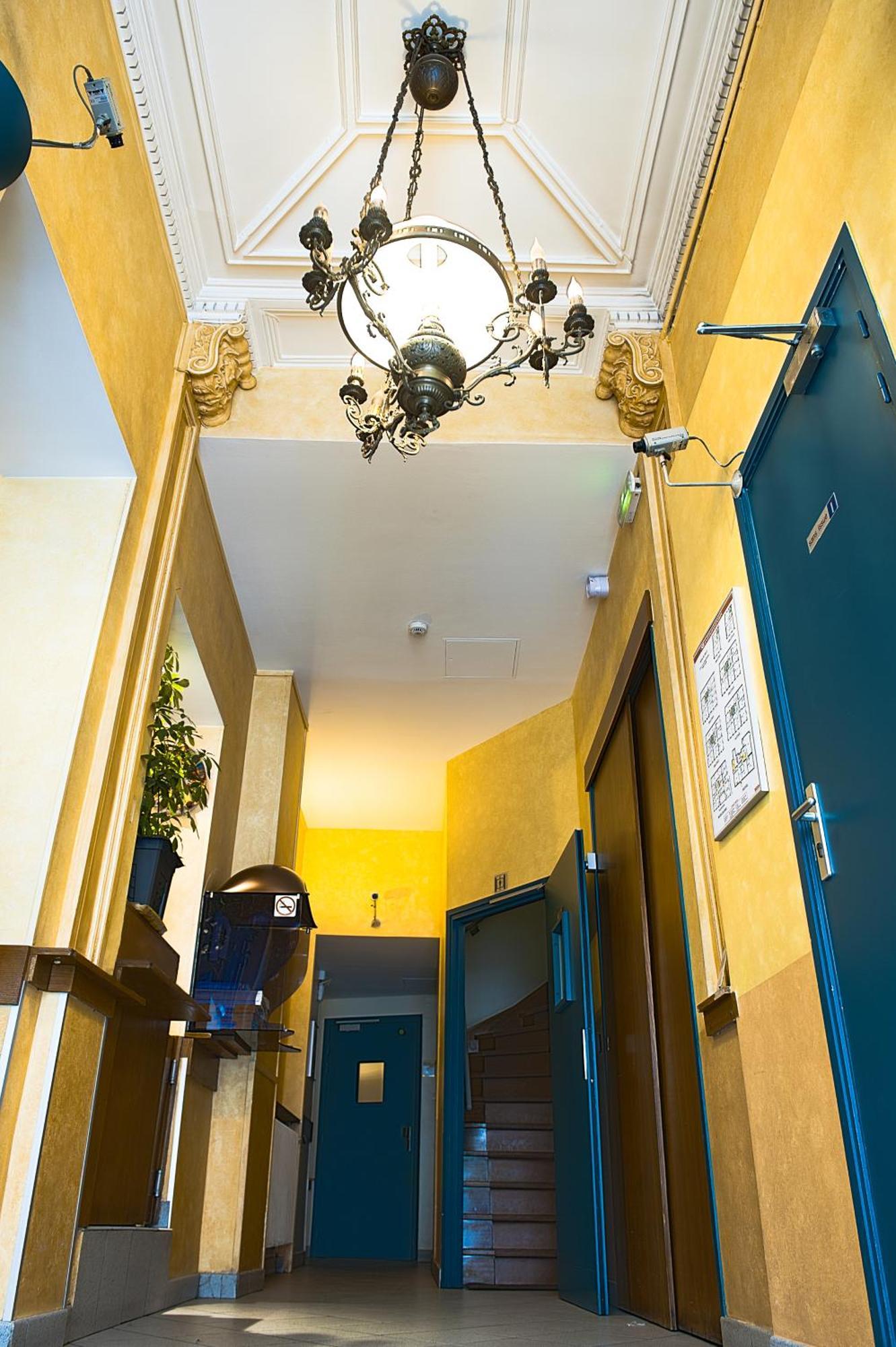 Hotel De Milan Paris Exterior photo